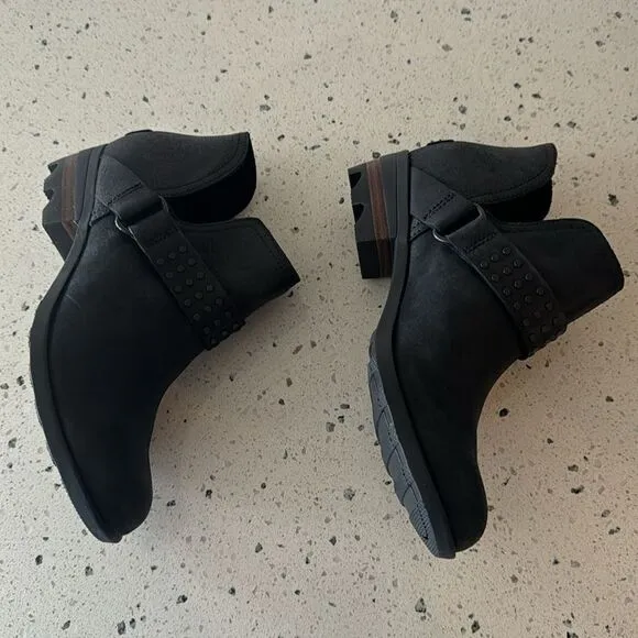 Sorel Lolla ll Women’s Black Leather Ankle Booties Cut Outs Studs Casual Size 6