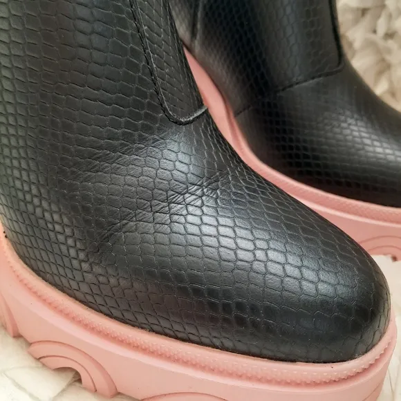 Sorel Women's Brex Heel Chelsea Boots Gentle Used In Box 8.5 Vintage Pink Black
