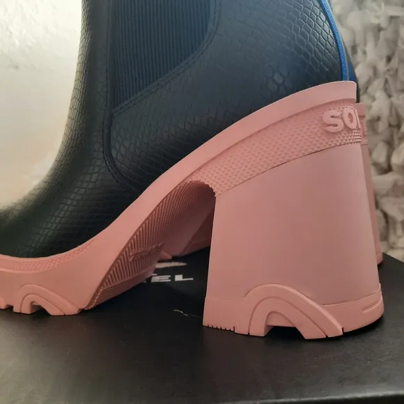 Sorel Women's Brex Heel Chelsea Boots Gentle Used In Box 8.5 Vintage Pink Black
