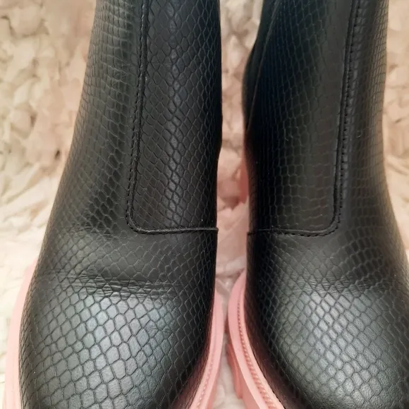 Sorel Women's Brex Heel Chelsea Boots Gentle Used In Box 8.5 Vintage Pink Black