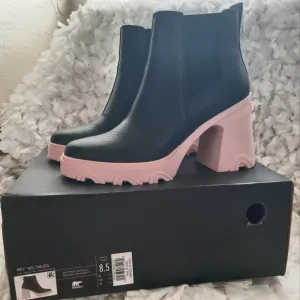 Sorel Women's Brex Heel Chelsea Boots Gentle Used In Box 8.5 Vintage Pink Black