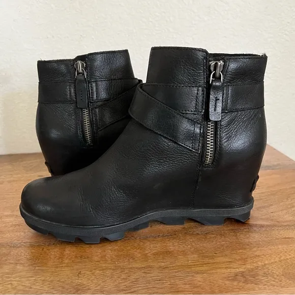 Sorel Women's Joan of Arctic Wedge II Buckle Boots Size 10.5