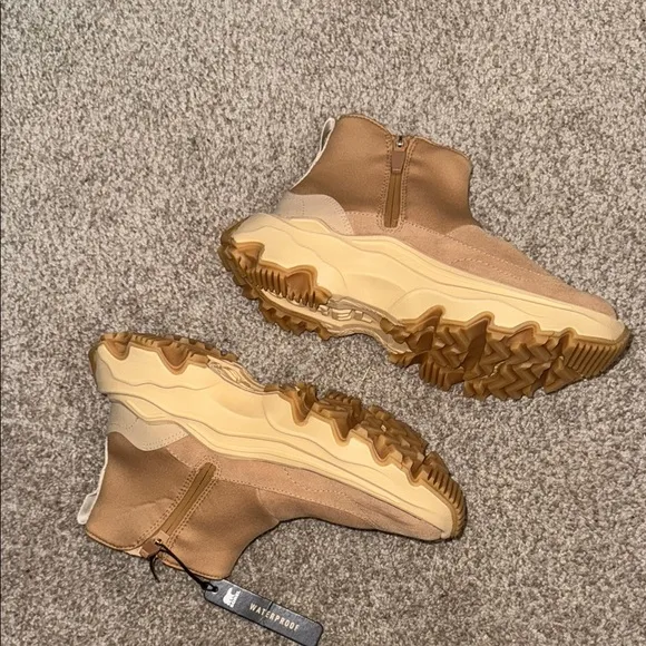 SORELKinetic Breakthru Acadia Boots