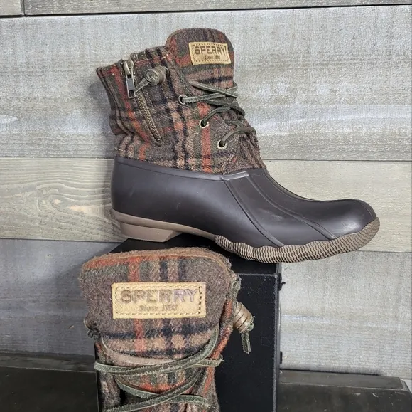 Sperry Women's Saltwater Plaid Duck Pull On Boots