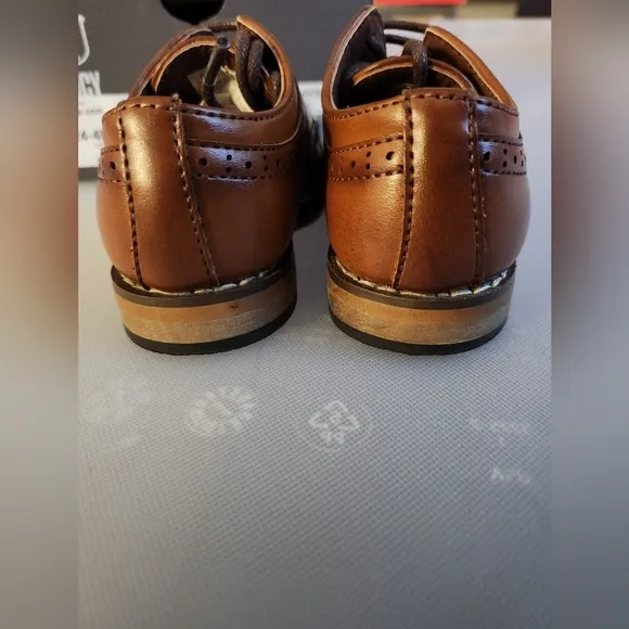 STACY ADAMS Dress Shoes For Toddlers Brown Wingtips, Excellent Condition 5M