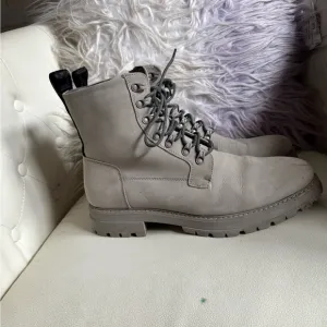 Steve Madden Gray Ankle Boots with Rugged Sole