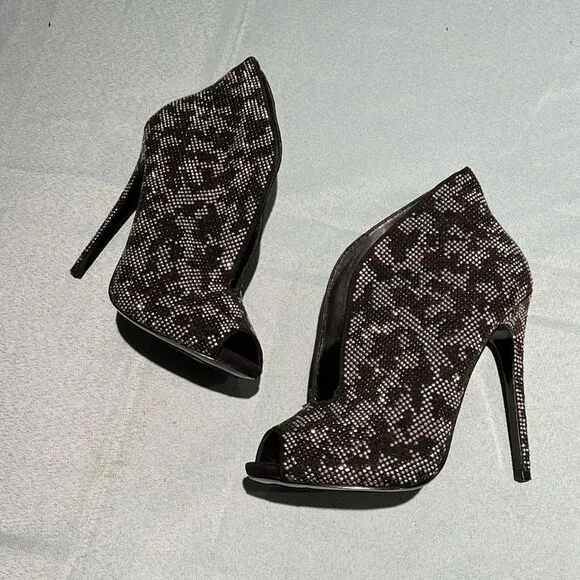 Steve Madden St. Lucia Black Monochrome Camouflage Gemstone Ankle Boots B51