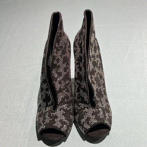 Steve Madden St. Lucia Black Monochrome Camouflage Gemstone Ankle Boots B51