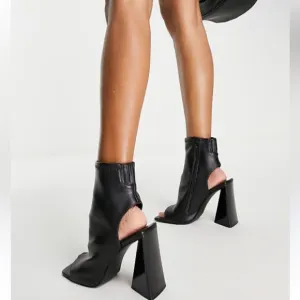 Steve Madden Transfer Peep Toe Bootie Sz 8.5