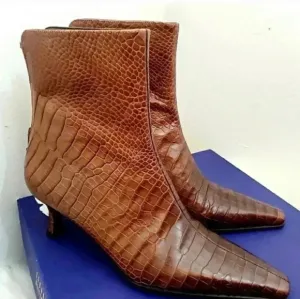 STUART Weitzman ombre Croc Embossed ankle Boots. Size 8