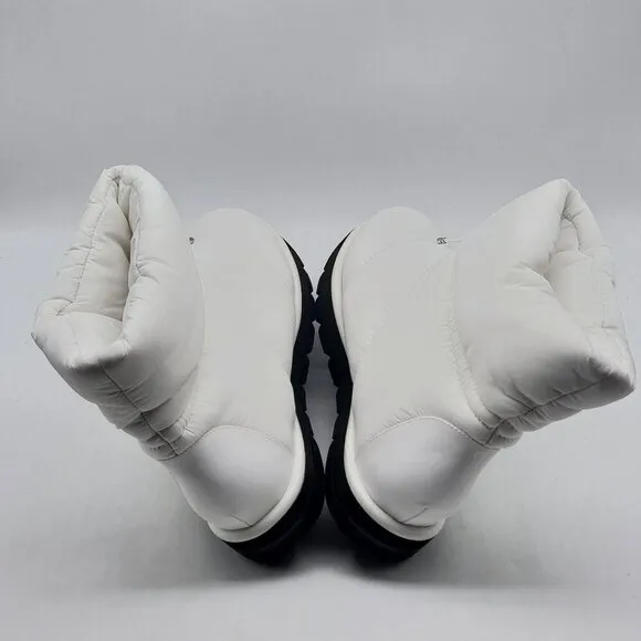 Stuart Weitzman Polar Lug Snow Boots Bootie Womens White Size 7B