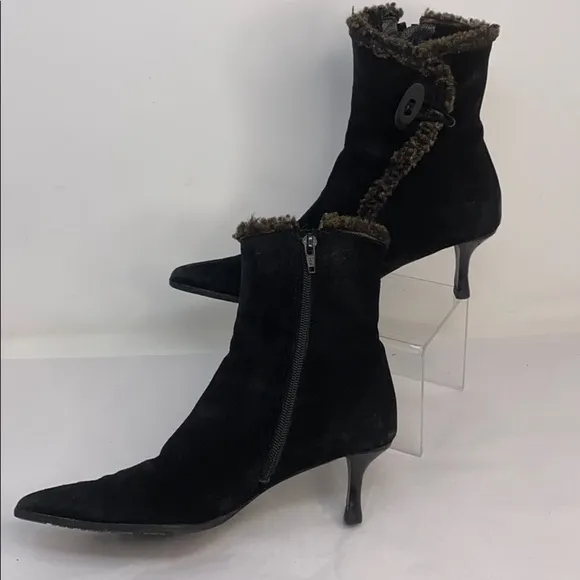 Stuart Weitzman Sz 6N Black Suede Shearling Boots