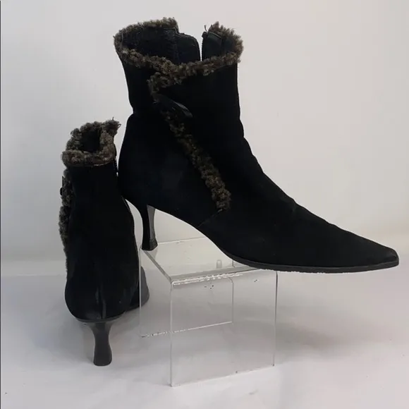 Stuart Weitzman Sz 6N Black Suede Shearling Boots