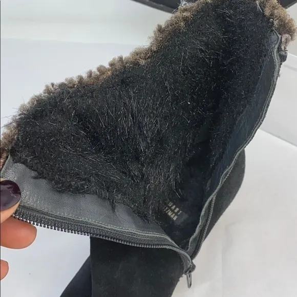 Stuart Weitzman Sz 6N Black Suede Shearling Boots