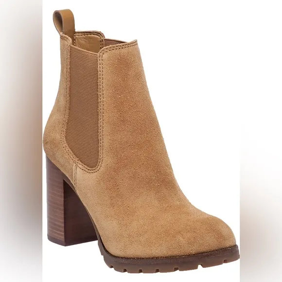 Stunning Tory Burch Stafford tan suede ankle boots 😍
