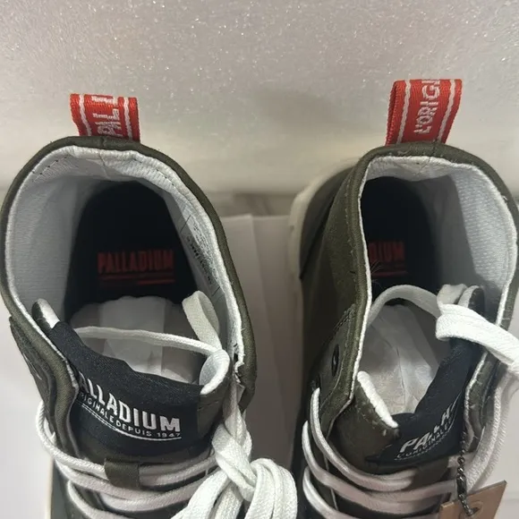 Super cute Palladium Pallatower Hi Sneaker Boots Shoes Olive Green size 6