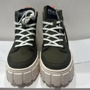 Super cute Palladium Pallatower Hi Sneaker Boots Shoes Olive Green size 6