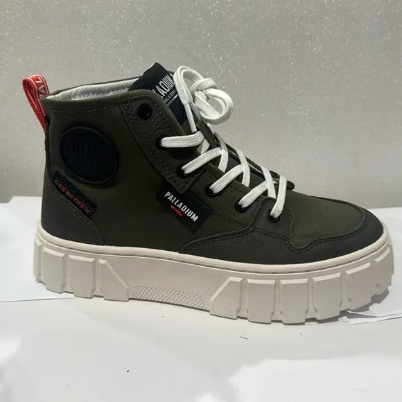 Super cute Palladium Pallatower Hi Sneaker Boots Shoes Olive Green size 6