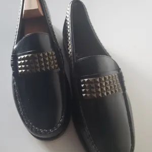 SUPER RARE CAMINANDO STUDDED  SZ. 8