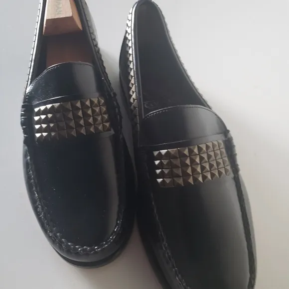 SUPER RARE CAMINANDO STUDDED  SZ. 8