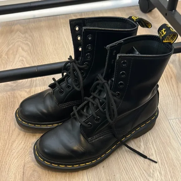 The Original Dr. Martens Black Leather Lace Up Boots Size 7