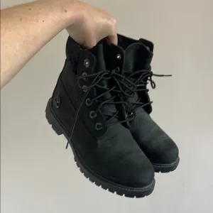 Timberland Black Ankle-High Boots with Rugged Sole