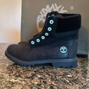 Timberland Black leather Boots with GUC 9