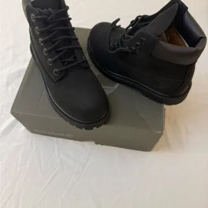 Timberland Boy’s Black Boots