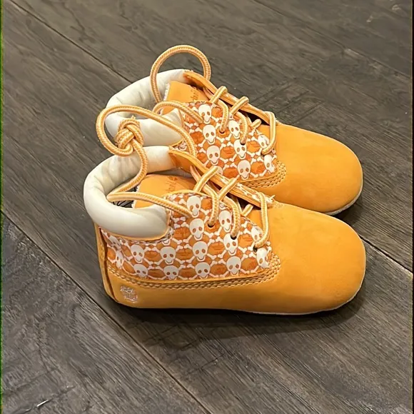 Timberland Naughty Skull crib booties boots hat shoes baby Size 3 infant 9mo-1yr