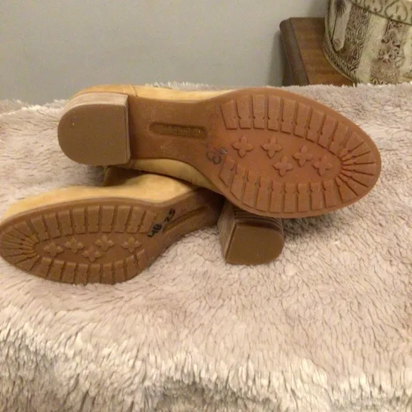 Timberland Suede Ankle Boot SZ 8