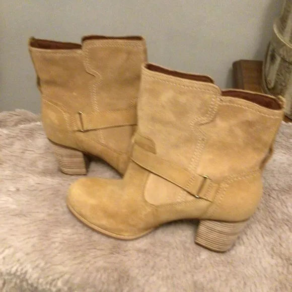 Timberland Suede Ankle Boot SZ 8