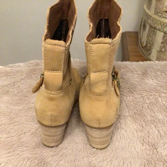 Timberland Suede Ankle Boot SZ 8
