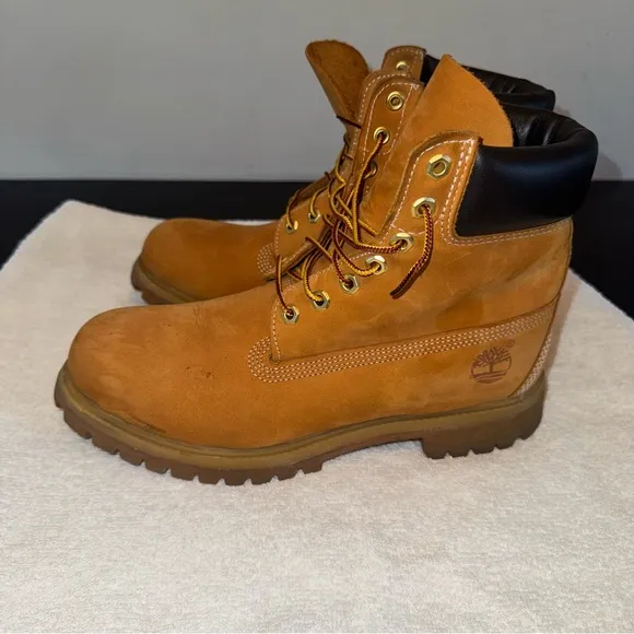 Timberland Tan and Black Boots High-Top Durable Design