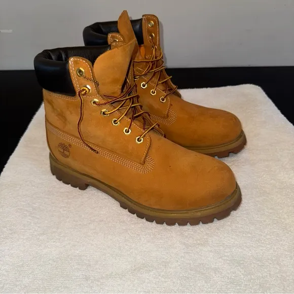 Timberland Tan and Black Boots High-Top Durable Design