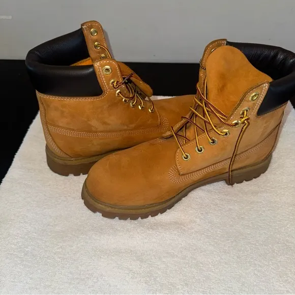 Timberland Tan and Black Boots High-Top Durable Design