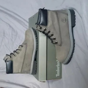 Timberland Womens Black &amp; Grey boots