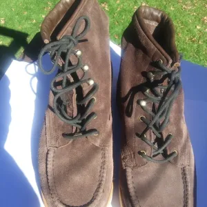 Timberland's Dark brown leather suede boots size 9M Vibram soles