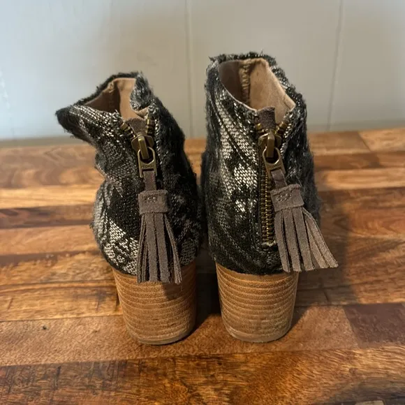 TOMS Suede Ankle Booties, Western, Block Heel, Gray, Black, Gently Used, Size 8