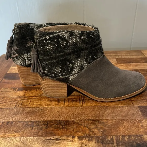TOMS Suede Ankle Booties, Western, Block Heel, Gray, Black, Gently Used, Size 8