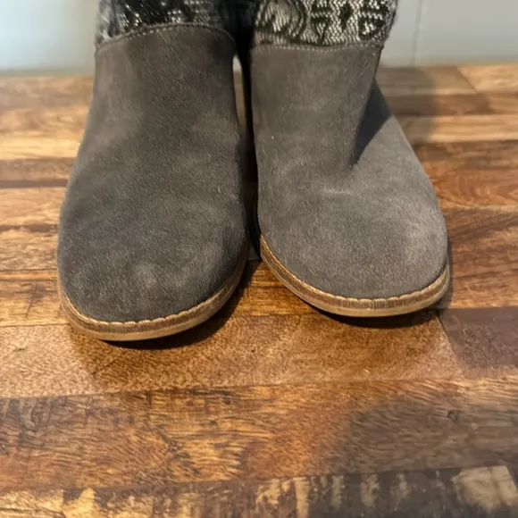 TOMS Suede Ankle Booties, Western, Block Heel, Gray, Black, Gently Used, Size 8