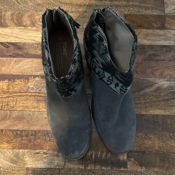 TOMS Suede Ankle Booties, Western, Block Heel, Gray, Black, Gently Used, Size 8