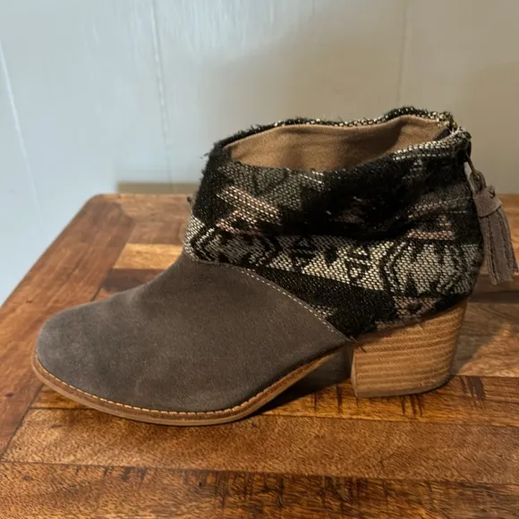 TOMS Suede Ankle Booties, Western, Block Heel, Gray, Black, Gently Used, Size 8