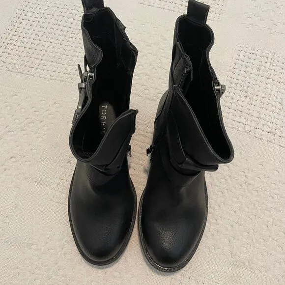 Torrid 7W pebbled faux moto chunky ankle boots 1947
