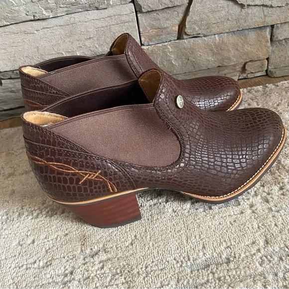 Twisted X Cowboy Western Ankle Boots Booties Brown Croc Embossed Leather Slip On