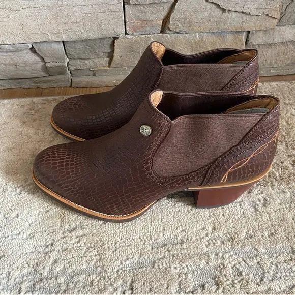 Twisted X Cowboy Western Ankle Boots Booties Brown Croc Embossed Leather Slip On
