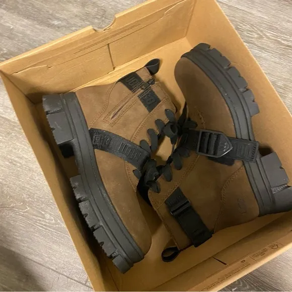 UGG | Ashton Lace Up Combat Boots in Brown Size 7.5