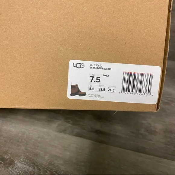 UGG | Ashton Lace Up Combat Boots in Brown Size 7.5