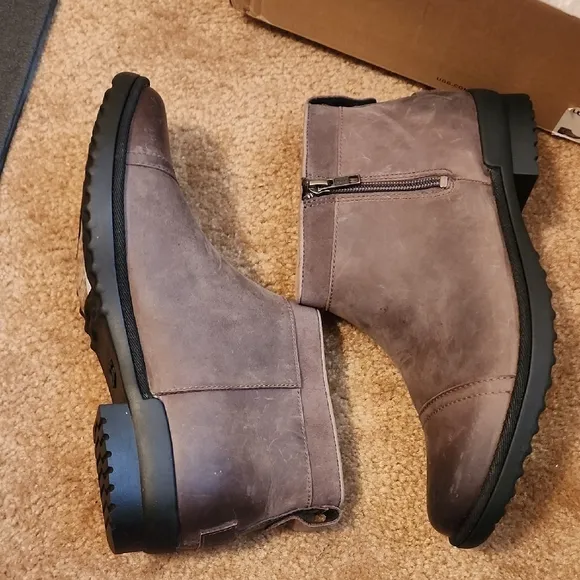 UGG AttelWaterproof Ankle Distressed boots