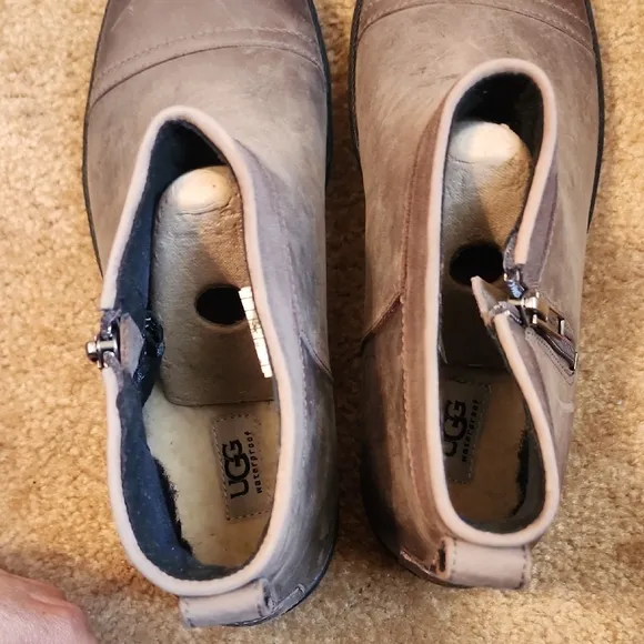 UGG AttelWaterproof Ankle Distressed boots