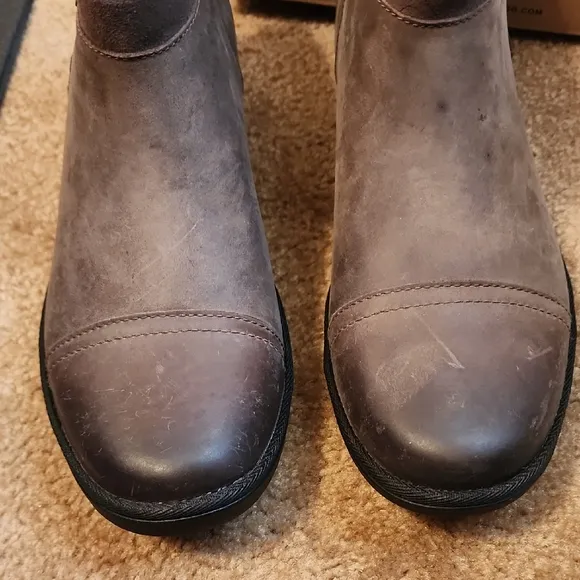 UGG AttelWaterproof Ankle Distressed boots